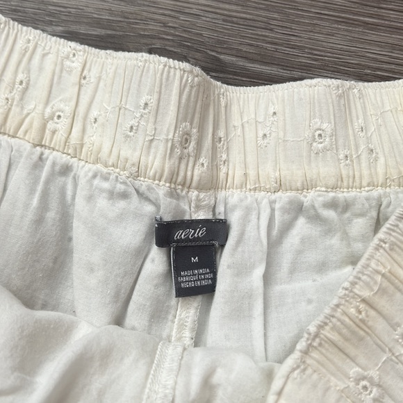 Aerie cream shorts medium - Picture 2 of 4